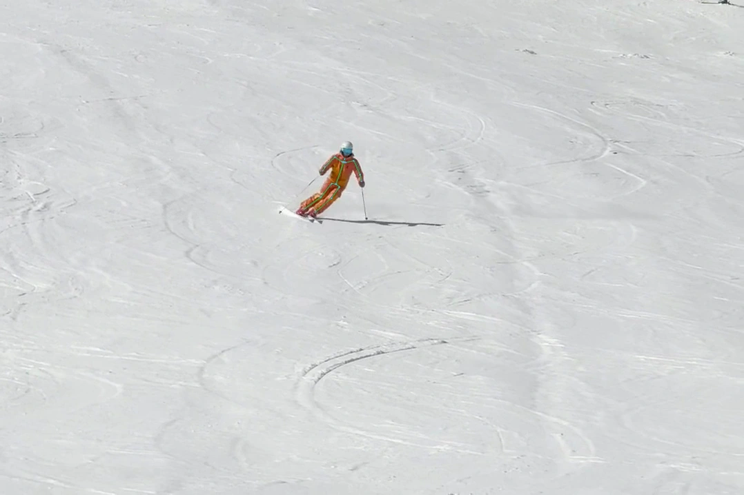 Ski video analysis result with skeleton overlay and 91 Edging Similarity score